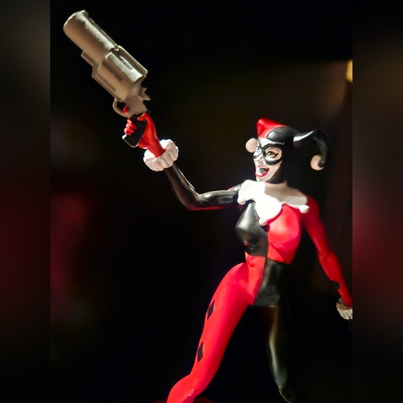 DC Direct Harley Quinn Red White and Black Limited Edition Jim Lee Statue - Picture 9 of 10